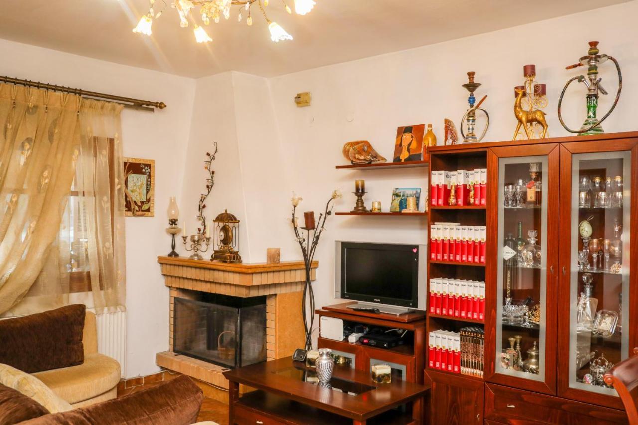 Antonia House